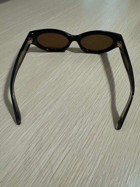 Diff Iconia Petra Sunglasses (Black) main image 2